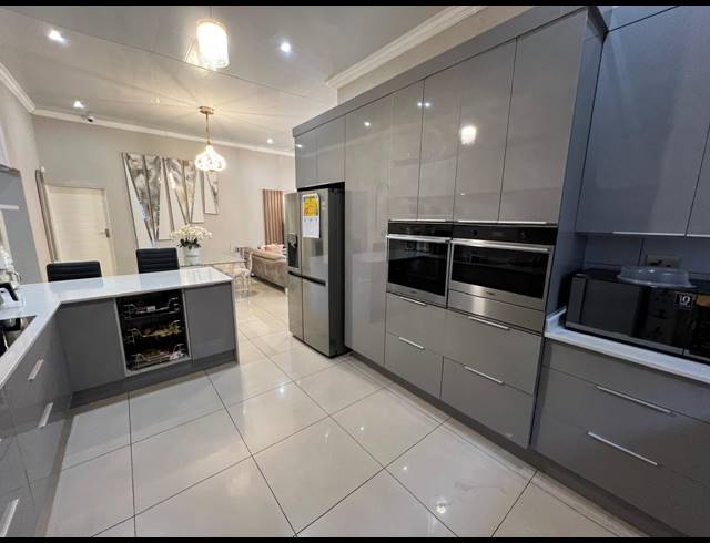 3 BEDROOM HOUSE FOR SALE IN WOODHILL ESTATE